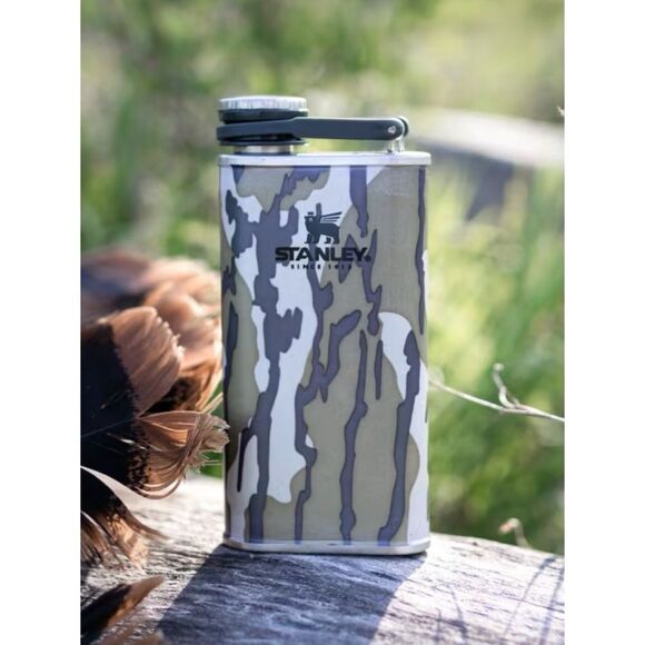 Stanley Classic Easy Fill 8oz Wide-Mouth Flask - Mossy Oak Original Bottomland - Picture 6 of 9